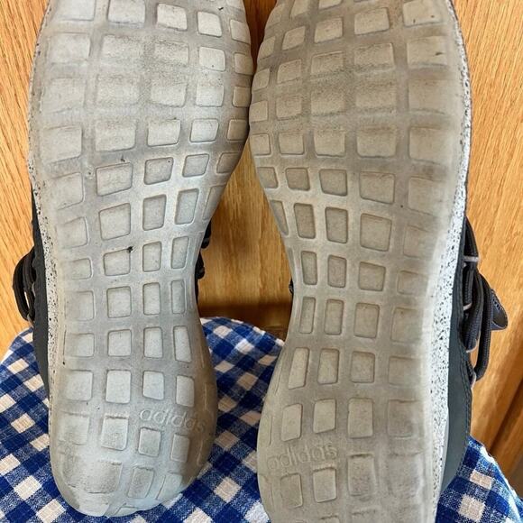 Athletic_Shoes